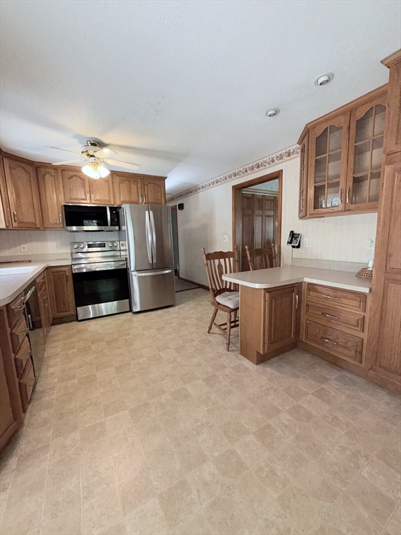 2 Cricklewood Dr, Leicester, MA Photo #3