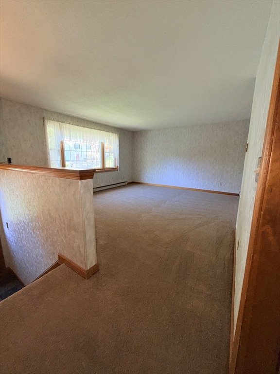 2 Cricklewood Dr, Leicester, MA Photo #2