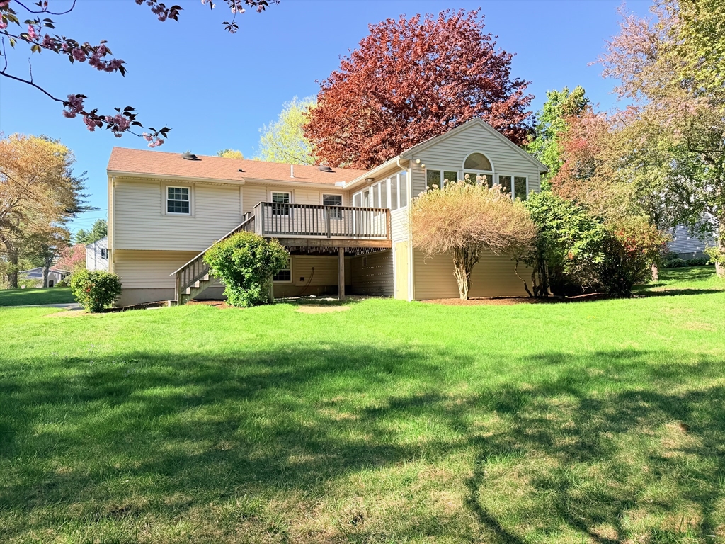 2 Cricklewood Dr, Leicester, MA Photo #7