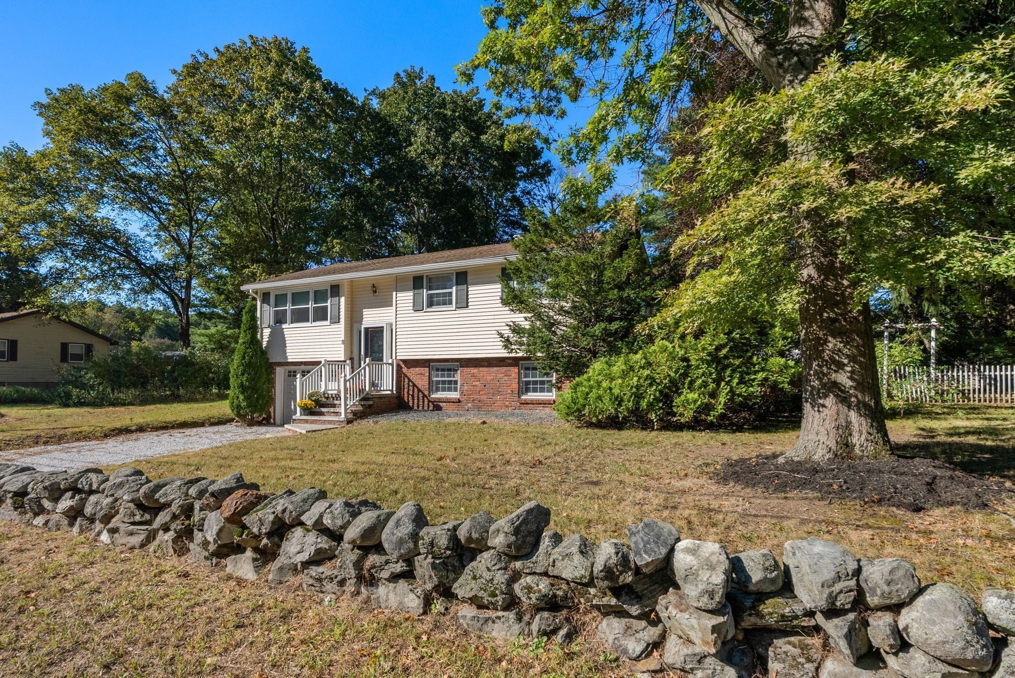 8 Yale St