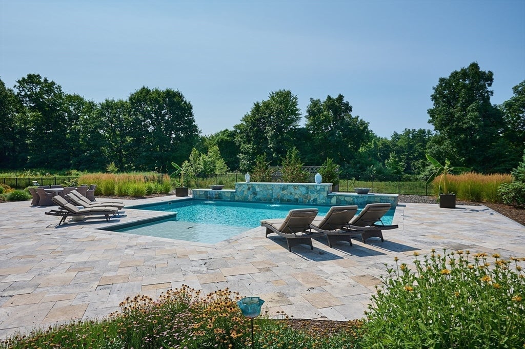 1 Nicholas Lane, Southampton, MA Photo #5