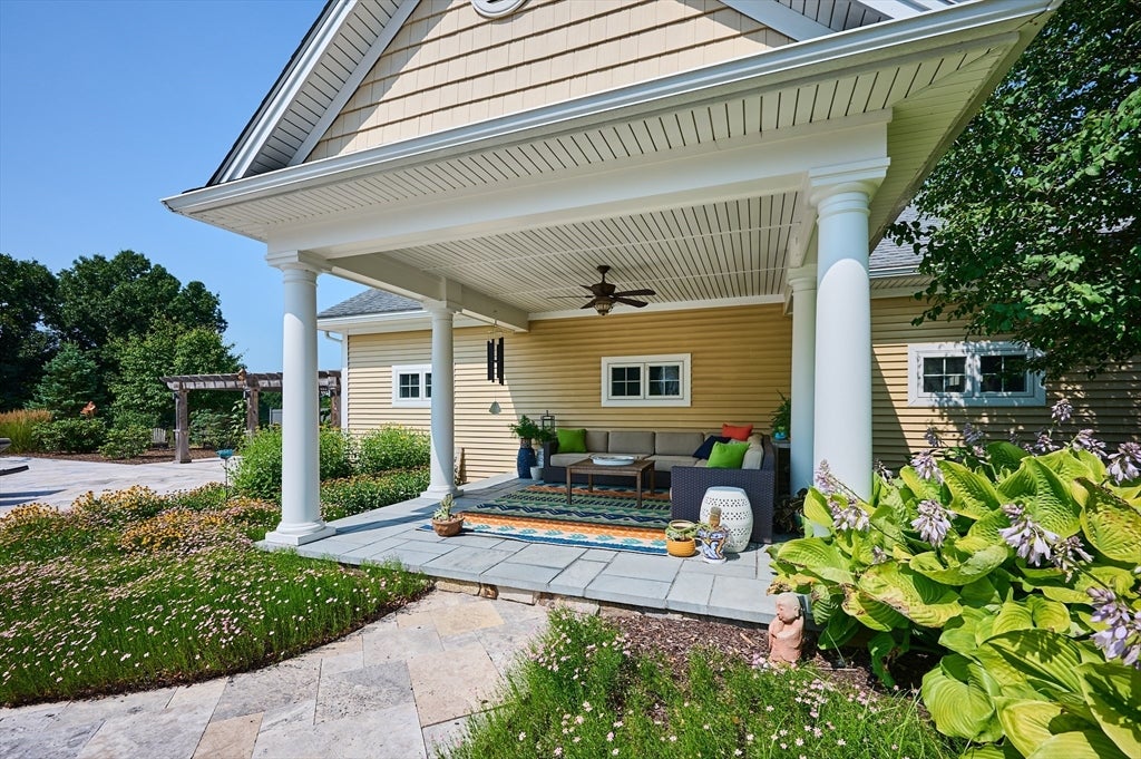 1 Nicholas Lane, Southampton, MA Photo #9