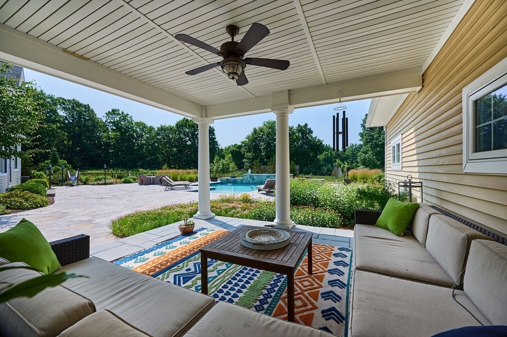 1 Nicholas Lane, Southampton, MA Photo #8