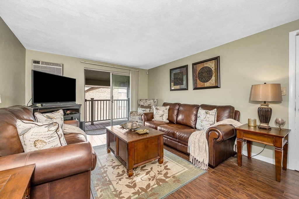 10 Woodcrest Ct 6