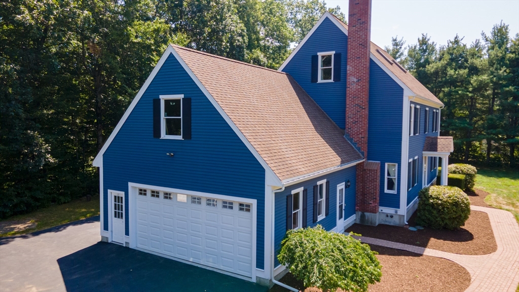 10 Baywoods Drive