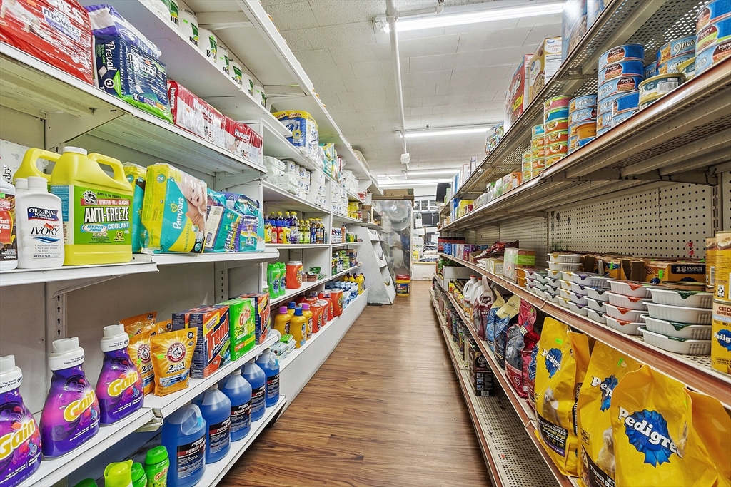 8828 Grocery Store & Restaurant Way