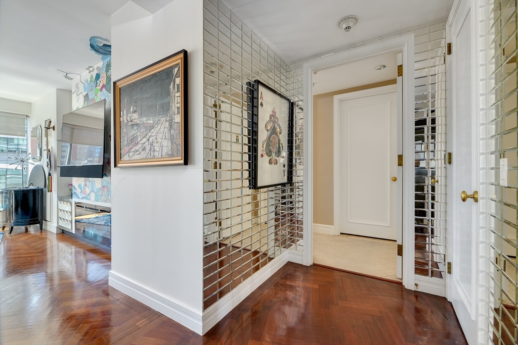 1 Avery St 10D