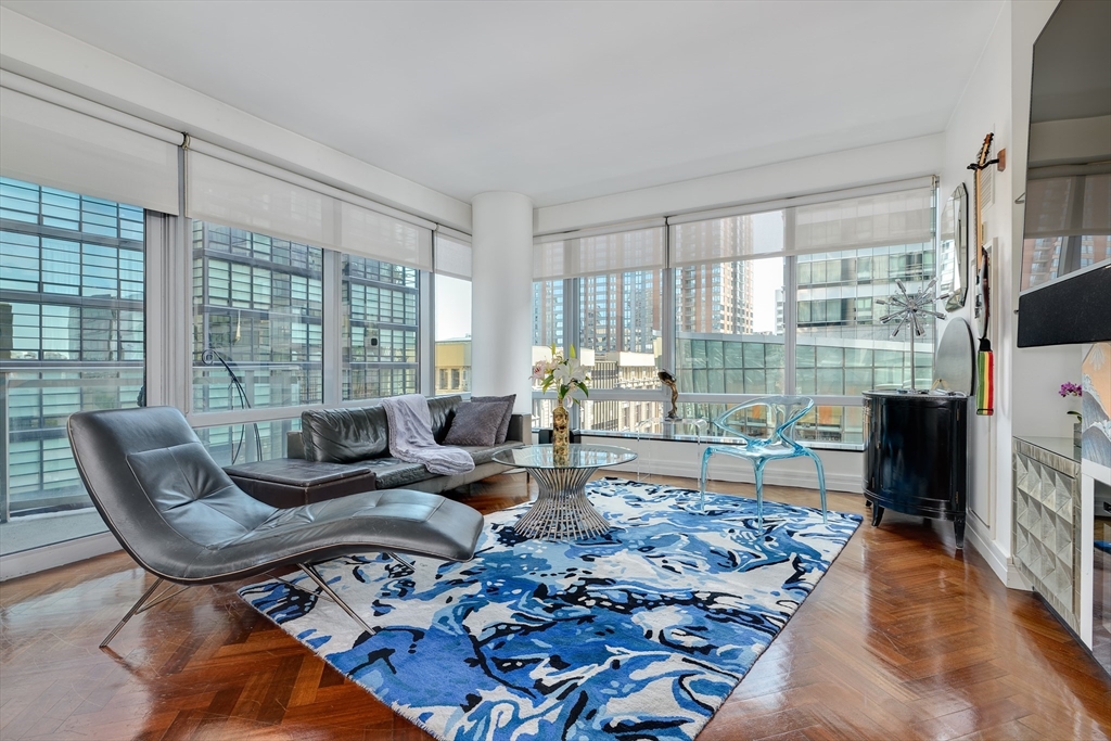 1 Avery St 10D