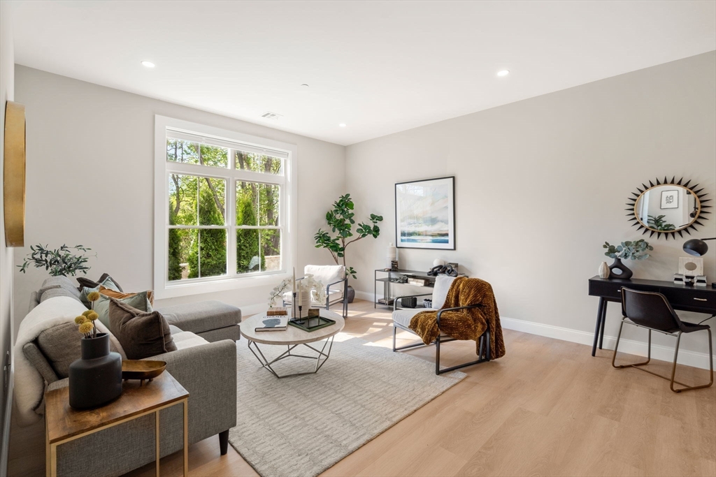 7 Cross St 205
