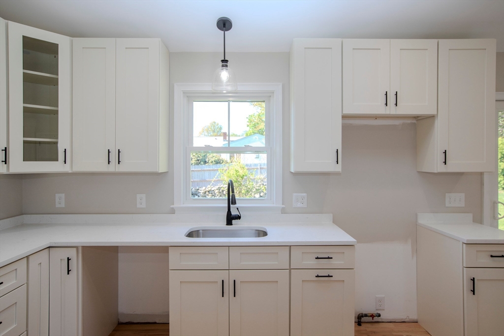 205 Eastview Ave, Somerset, MA Photo #10