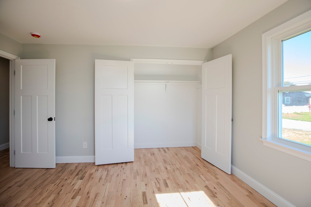 205 Eastview Ave, Somerset, MA Photo #18