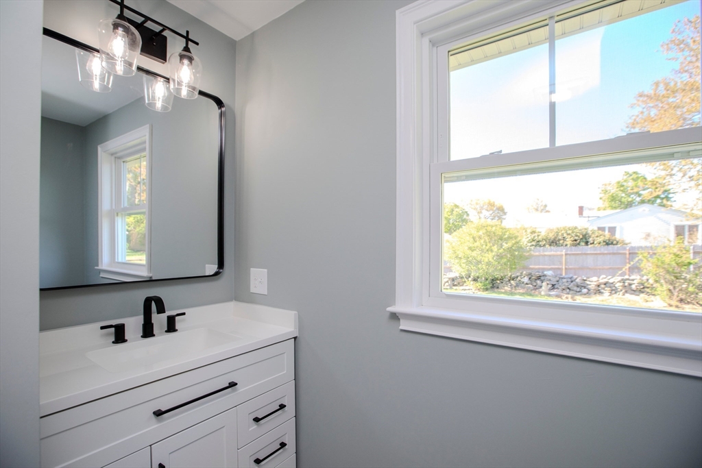 205 Eastview Ave, Somerset, MA Photo #14