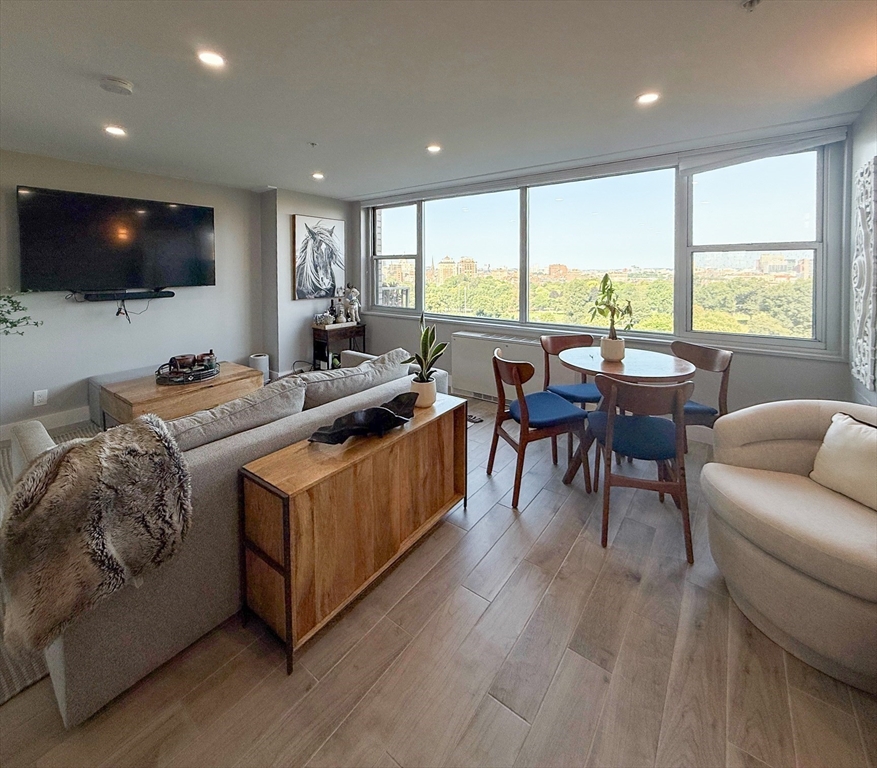 151 Tremont St 11G