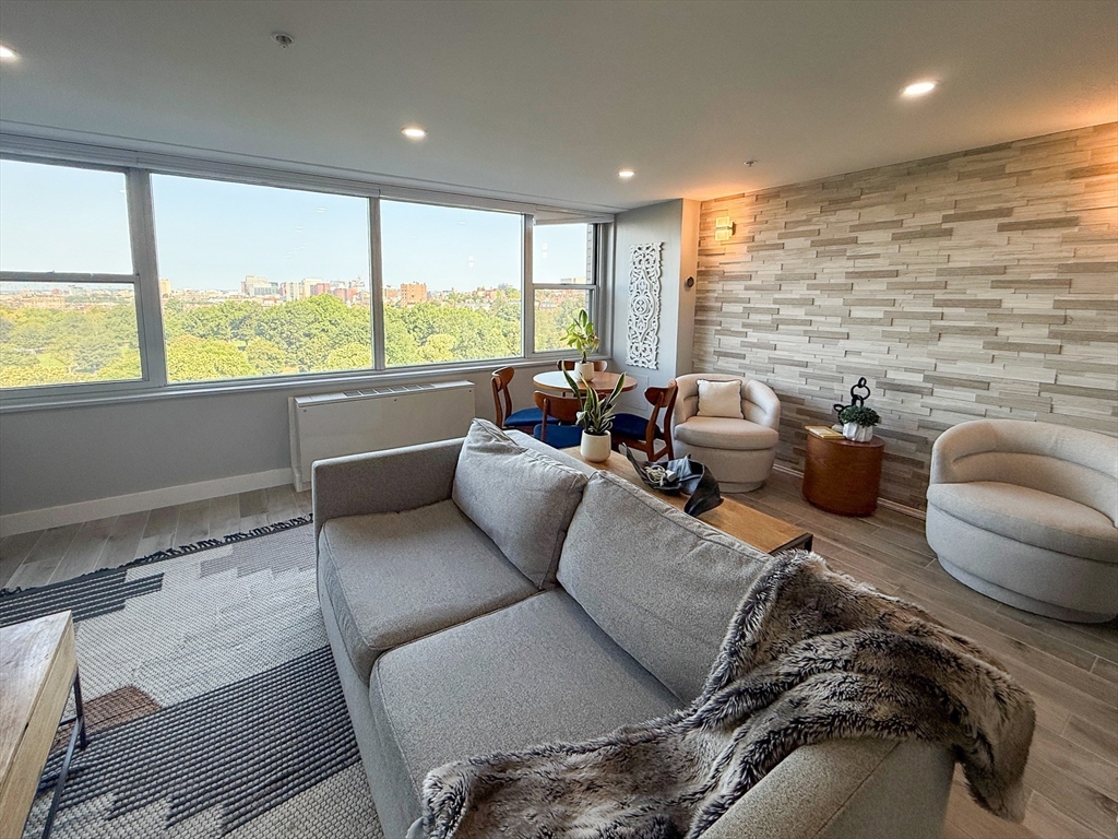 151 Tremont St 11G