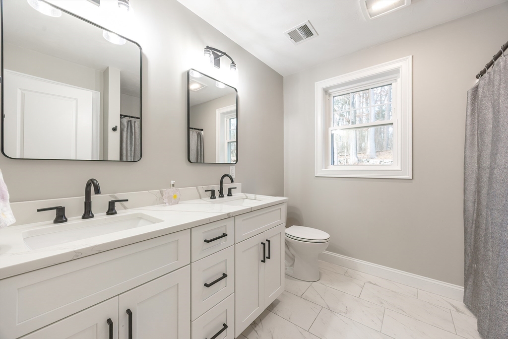 Medway, Massachusetts 02053, United States, 3 Bedrooms Bedrooms, ,3 BathroomsBathrooms,Residential,Active,244707