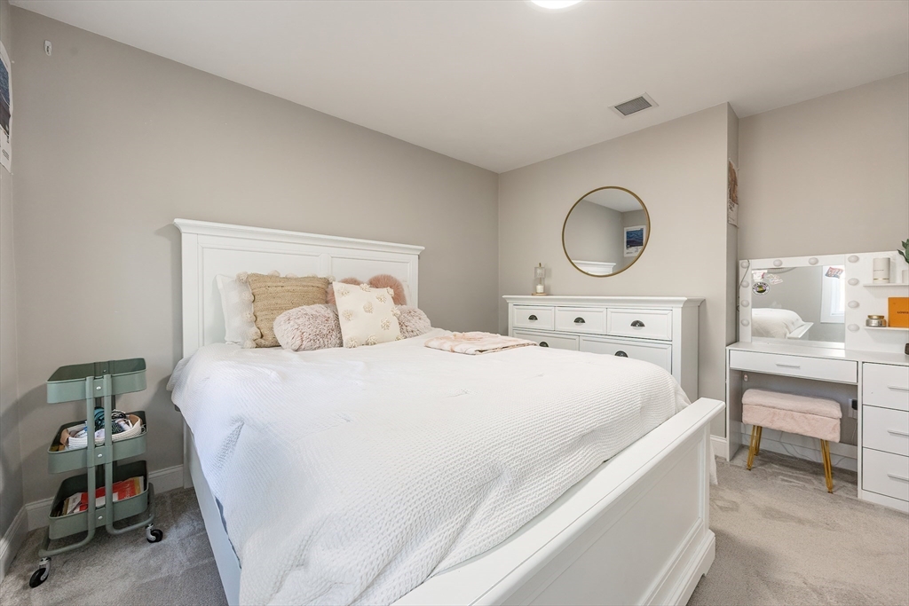 Medway, Massachusetts 02053, United States, 3 Bedrooms Bedrooms, ,3 BathroomsBathrooms,Residential,Active,244707