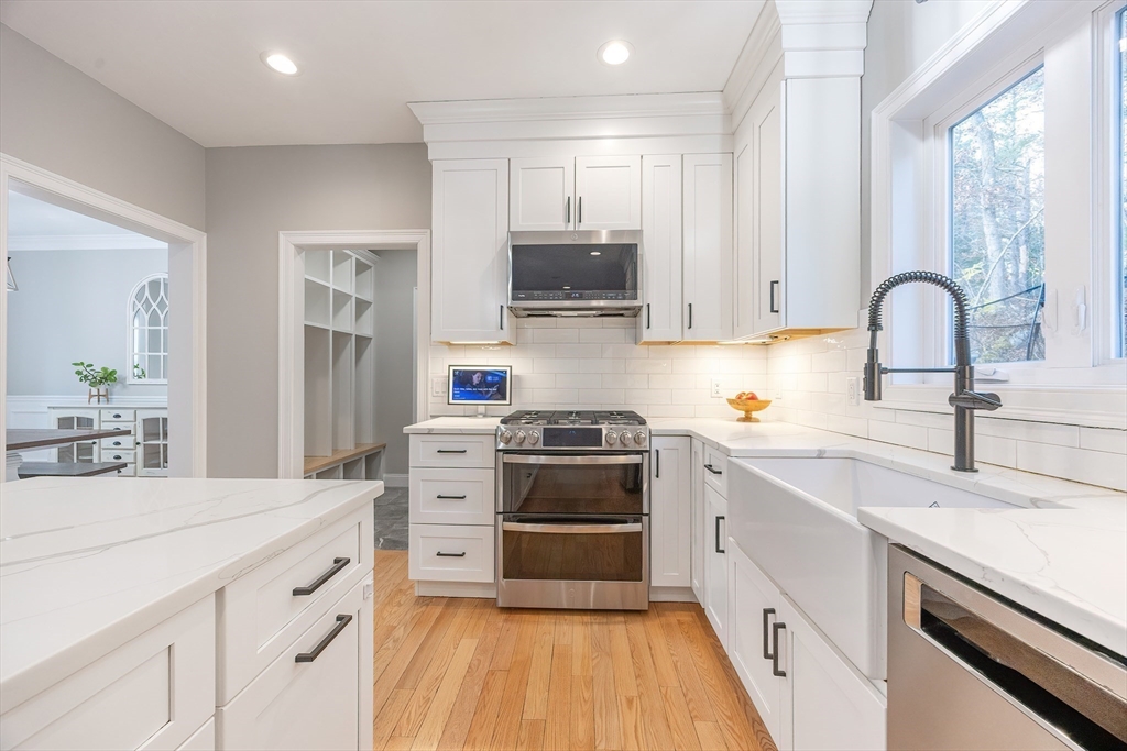 Medway, Massachusetts 02053, United States, 3 Bedrooms Bedrooms, ,3 BathroomsBathrooms,Residential,Active,244707