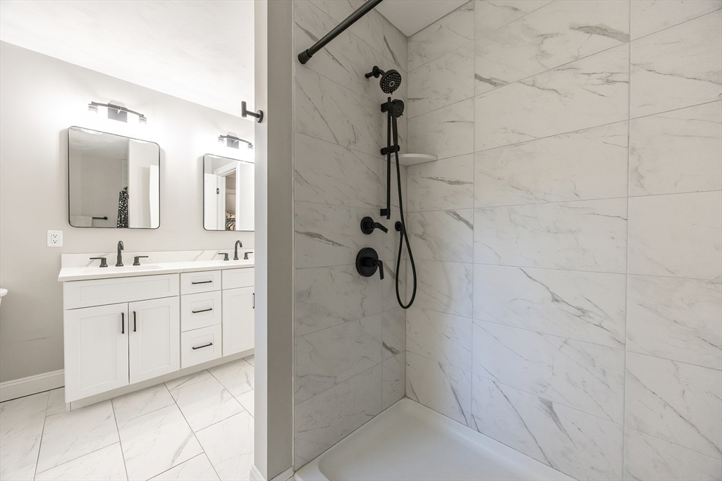 Medway, Massachusetts 02053, United States, 3 Bedrooms Bedrooms, ,3 BathroomsBathrooms,Residential,Active,244707