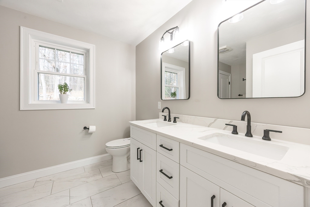 Medway, Massachusetts 02053, United States, 3 Bedrooms Bedrooms, ,3 BathroomsBathrooms,Residential,Active,244707