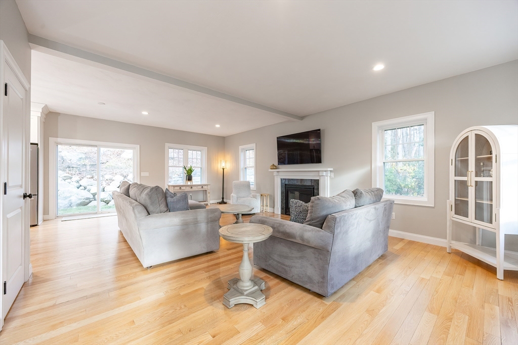 Medway, Massachusetts 02053, United States, 3 Bedrooms Bedrooms, ,3 BathroomsBathrooms,Residential,Active,244707