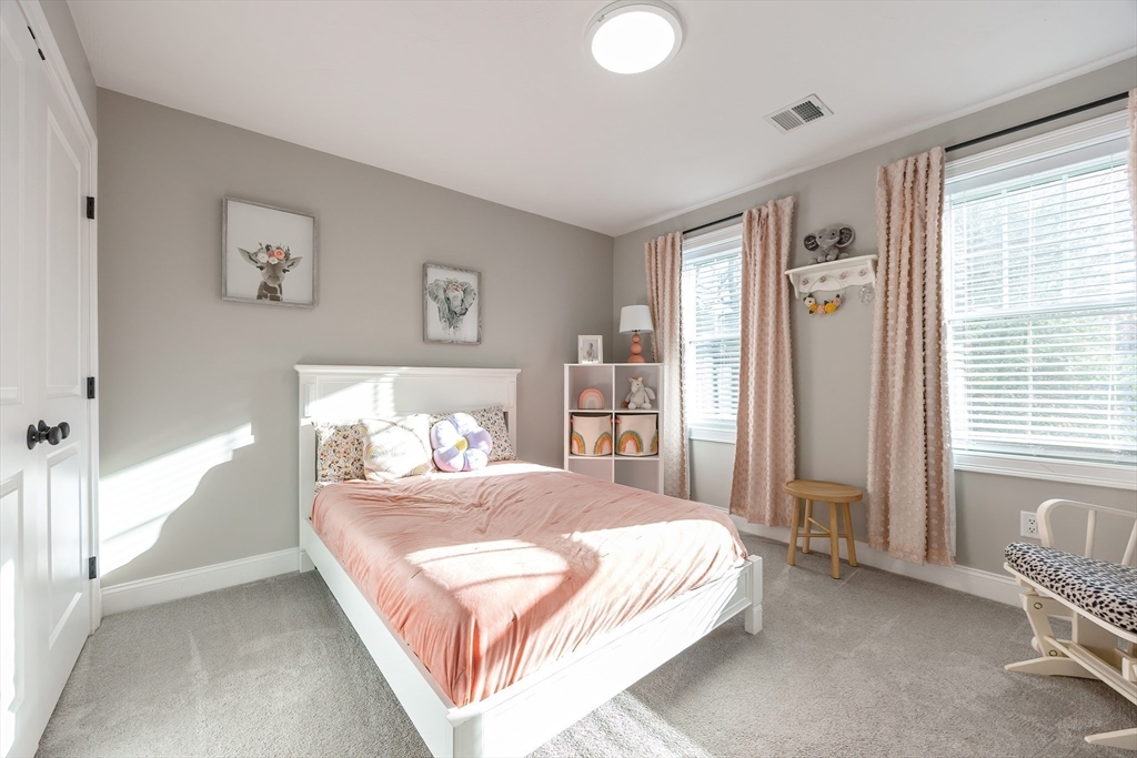 Medway, Massachusetts 02053, United States, 3 Bedrooms Bedrooms, ,3 BathroomsBathrooms,Residential,Active,244707