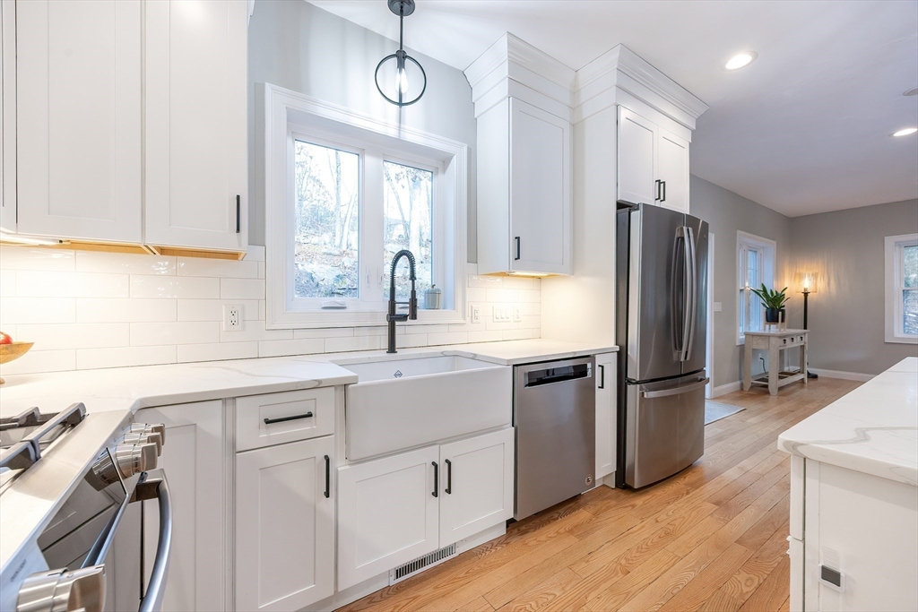 Medway, Massachusetts 02053, United States, 3 Bedrooms Bedrooms, ,3 BathroomsBathrooms,Residential,Active,244707