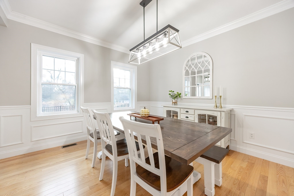 Medway, Massachusetts 02053, United States, 3 Bedrooms Bedrooms, ,3 BathroomsBathrooms,Residential,Active,244707