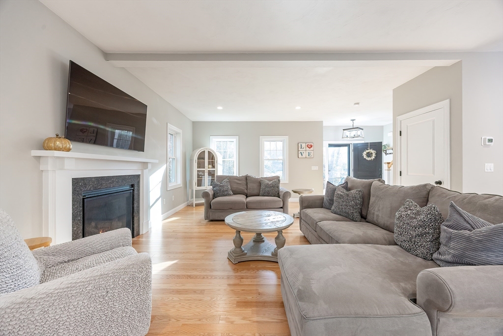 Medway, Massachusetts 02053, United States, 3 Bedrooms Bedrooms, ,3 BathroomsBathrooms,Residential,Active,244707