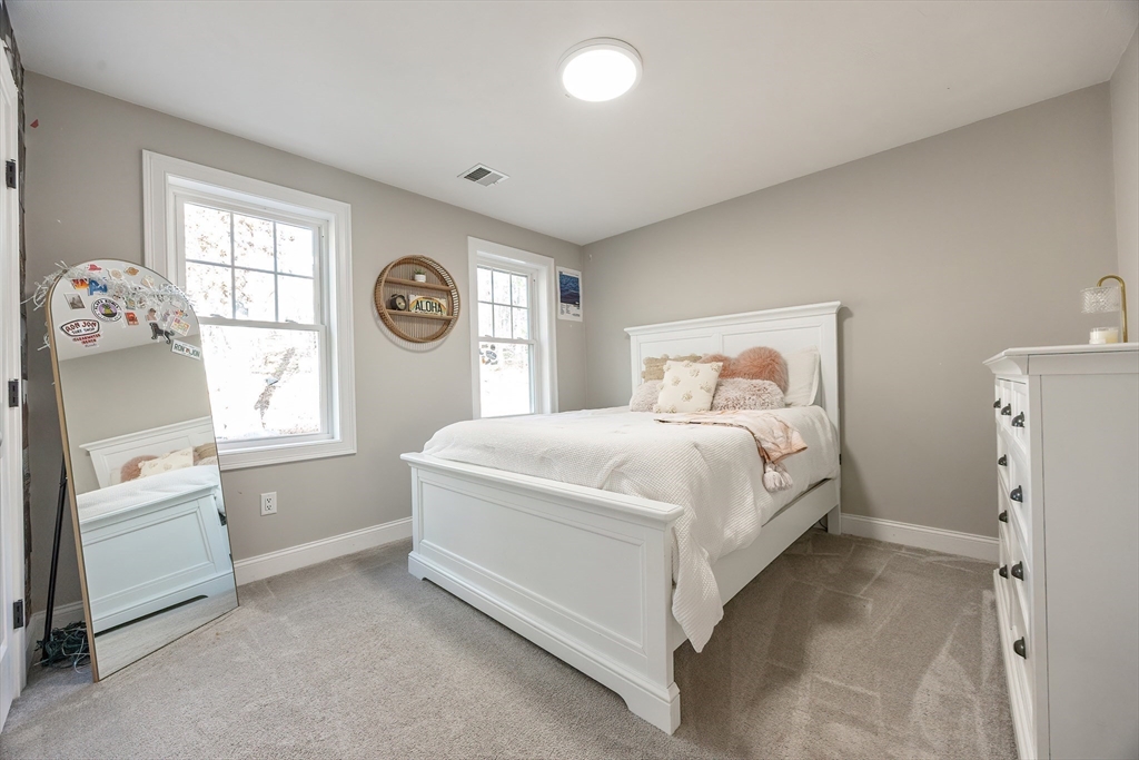 Medway, Massachusetts 02053, United States, 3 Bedrooms Bedrooms, ,3 BathroomsBathrooms,Residential,Active,244707