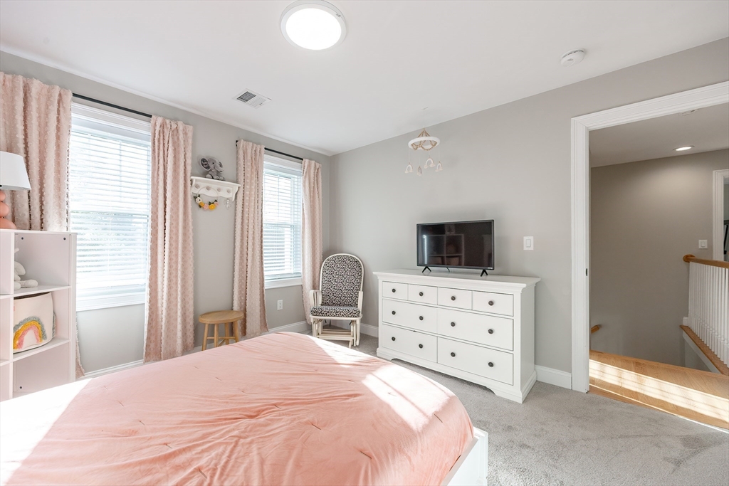 Medway, Massachusetts 02053, United States, 3 Bedrooms Bedrooms, ,3 BathroomsBathrooms,Residential,Active,244707