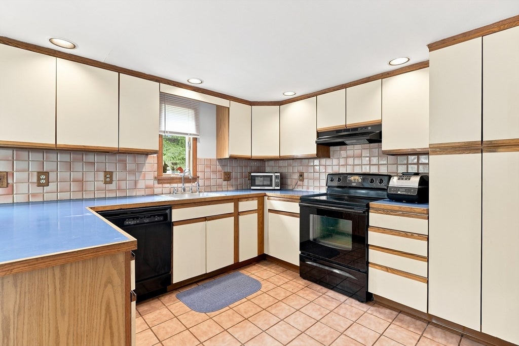 53 Evergreen Street, Saugus, MA Photo #10