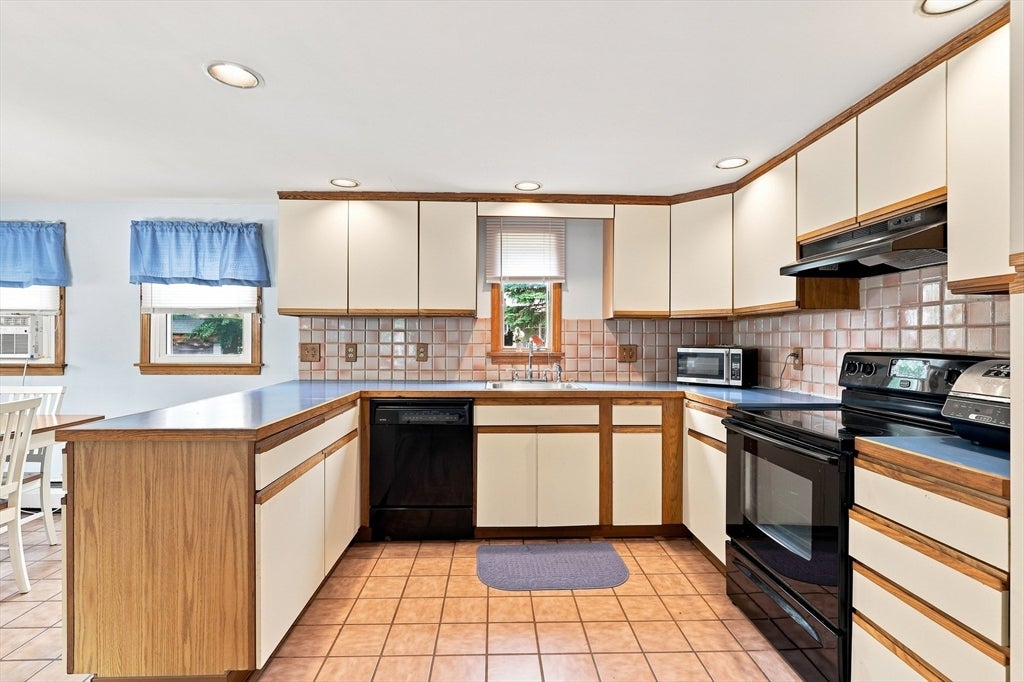 53 Evergreen Street, Saugus, MA Photo #9