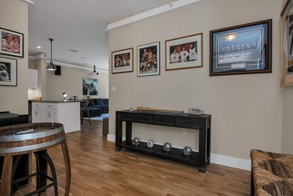 54 Loomis St 1201