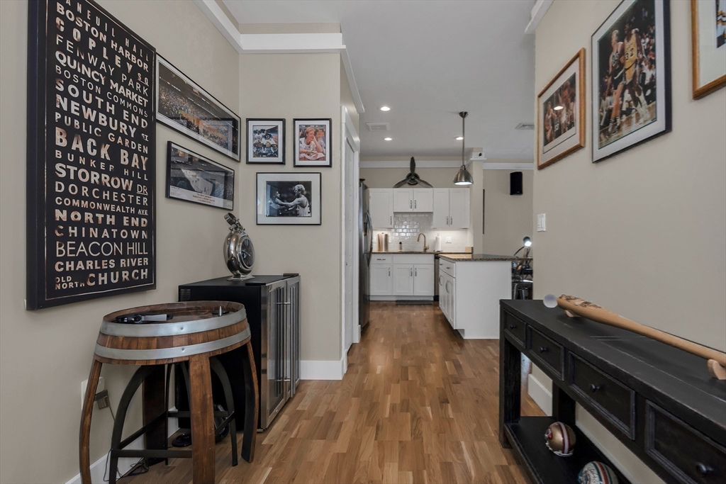 54 Loomis St 1201
