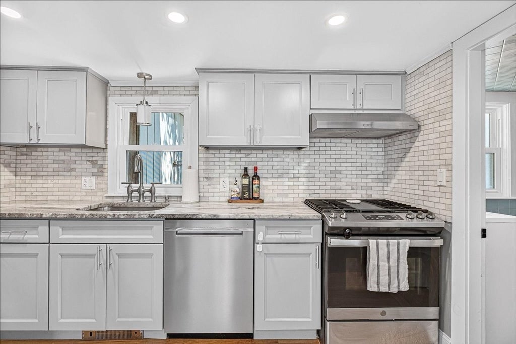 72 Bonnie Brier Cir, Hingham, MA, 72 Bonnie Brier Cir, Hingham, MA Photo #9