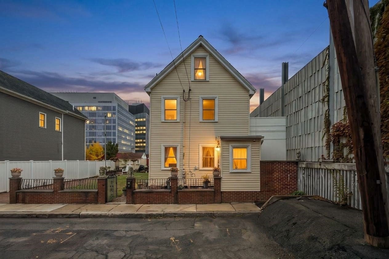 40 Horace St