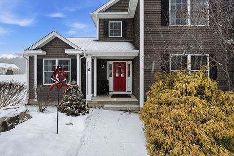 5 Day Lily Ln Westfield MA 01085