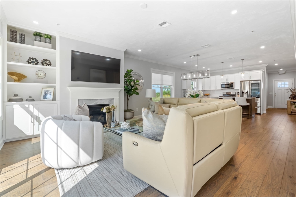 843 Ledgewood Way 843