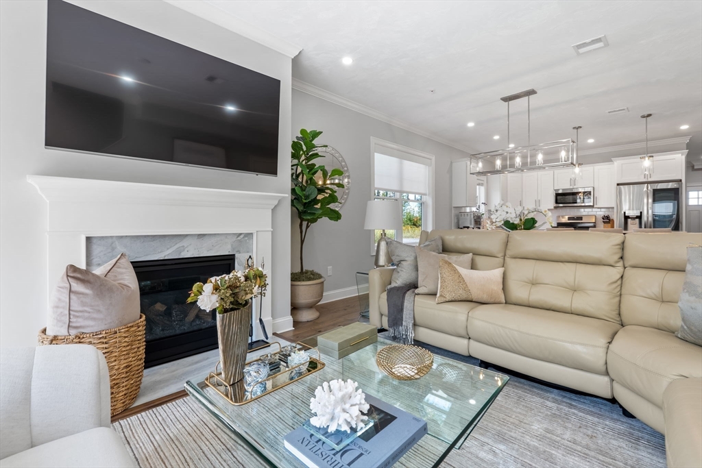 843 Ledgewood Way 843