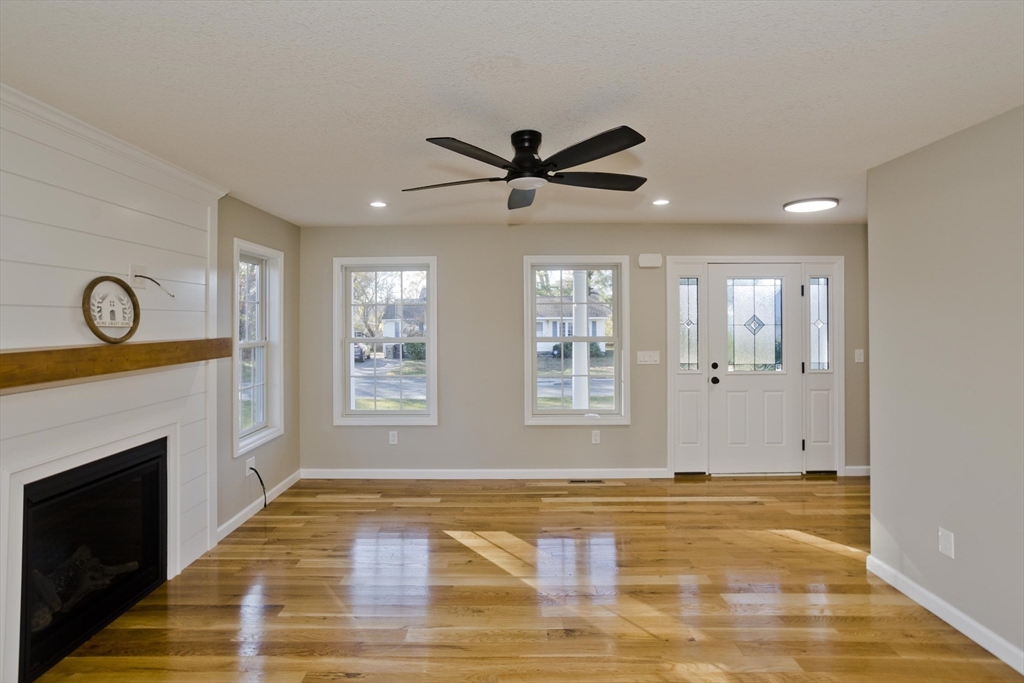 Ludlow, Massachusetts 01056, United States, 4 Bedrooms Bedrooms, ,3 BathroomsBathrooms,Residential,Active,240158