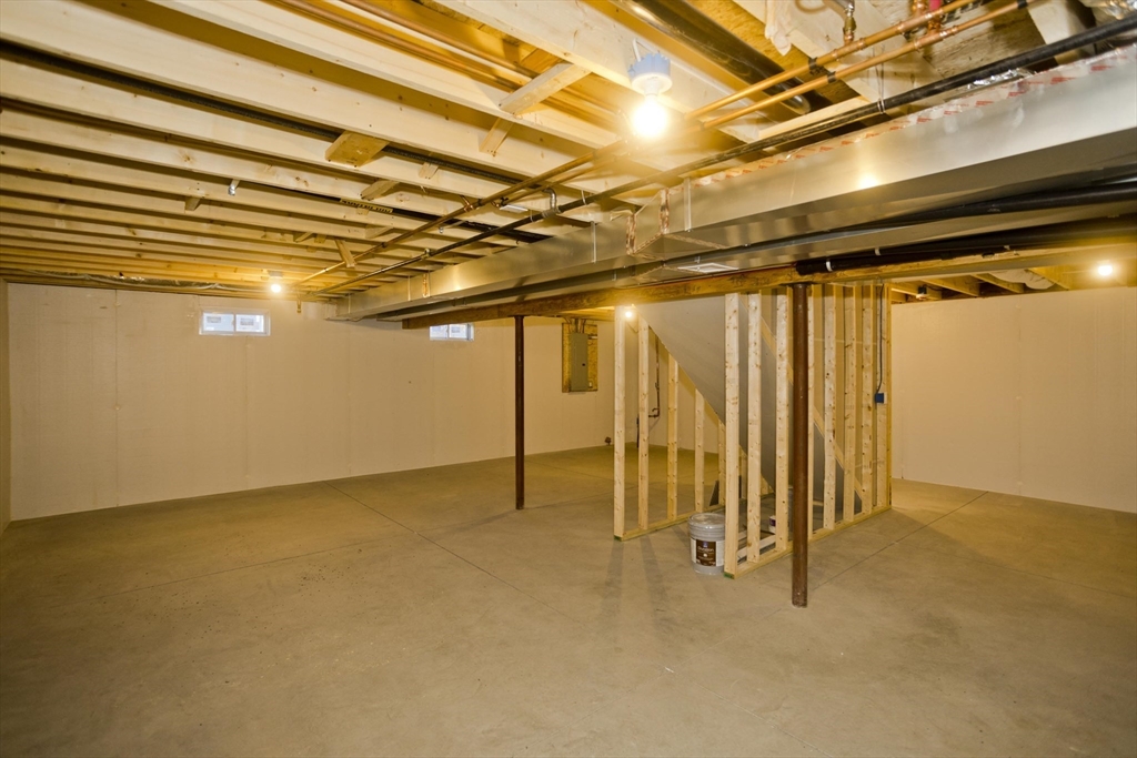 Ludlow, Massachusetts 01056, United States, 4 Bedrooms Bedrooms, ,3 BathroomsBathrooms,Residential,Active,240158