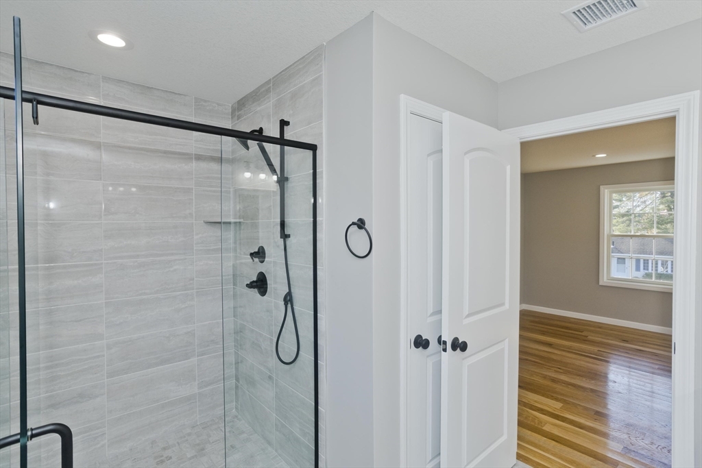 Ludlow, Massachusetts 01056, United States, 4 Bedrooms Bedrooms, ,3 BathroomsBathrooms,Residential,Active,240158