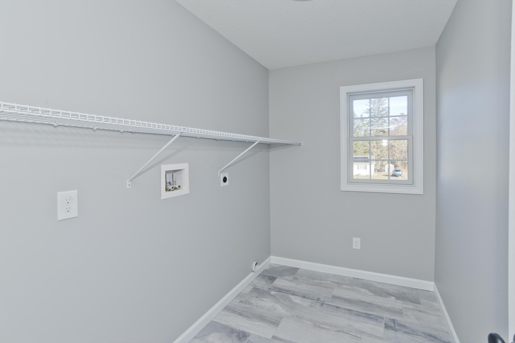 Ludlow, Massachusetts 01056, United States, 4 Bedrooms Bedrooms, ,3 BathroomsBathrooms,Residential,Active,240158