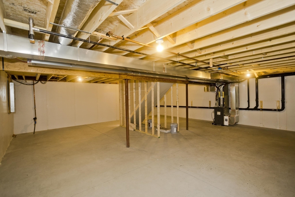 Ludlow, Massachusetts 01056, United States, 4 Bedrooms Bedrooms, ,3 BathroomsBathrooms,Residential,Active,240158