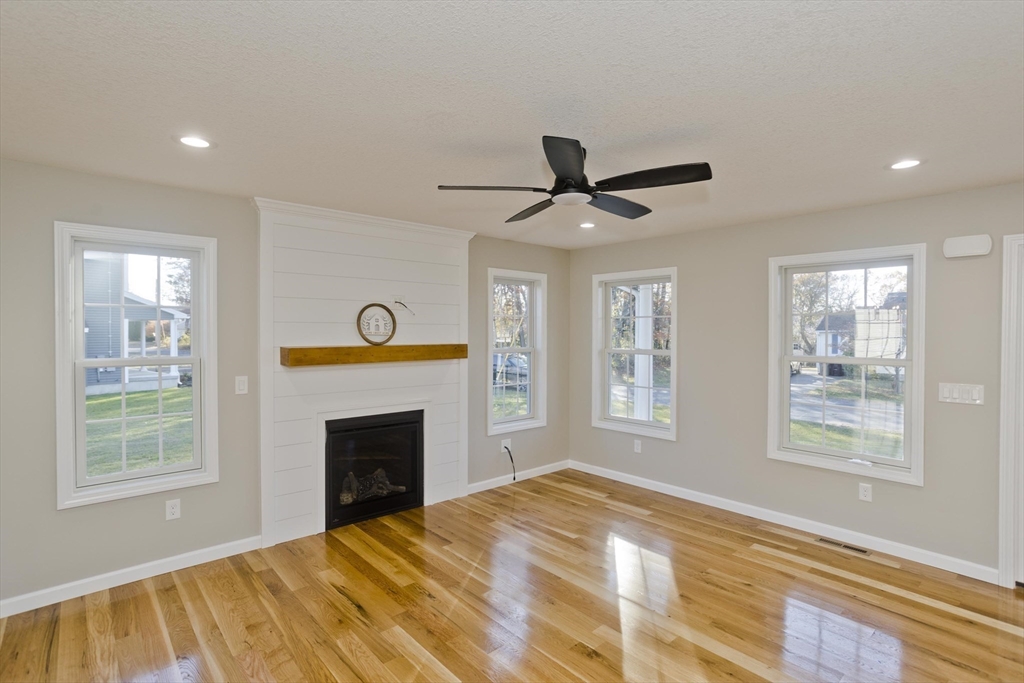 Ludlow, Massachusetts 01056, United States, 4 Bedrooms Bedrooms, ,3 BathroomsBathrooms,Residential,Active,240158