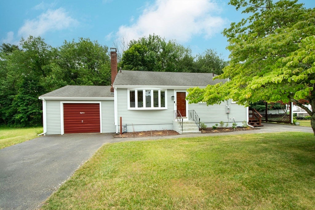 18 Oakwood Dr