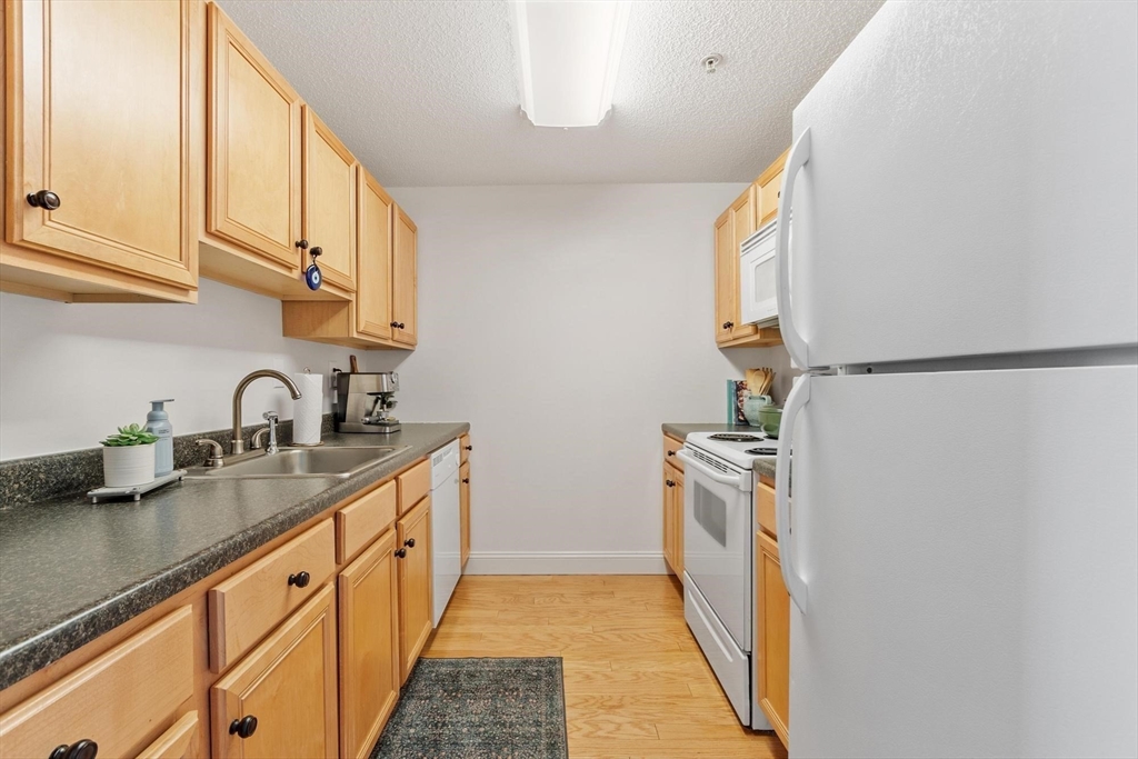 256-C Market St 3203