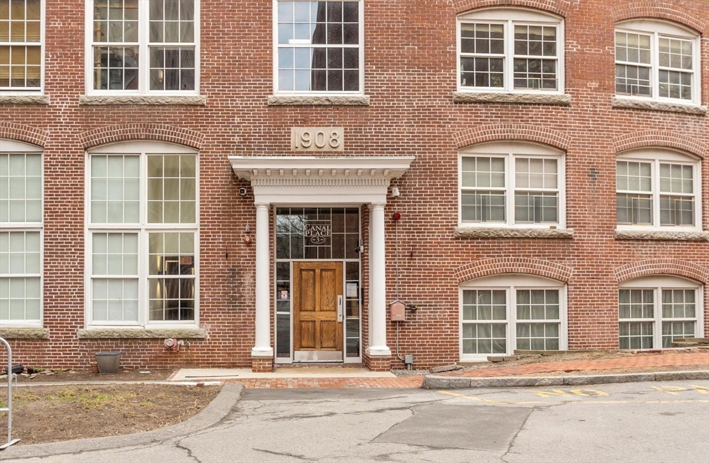 256-C Market St 3203