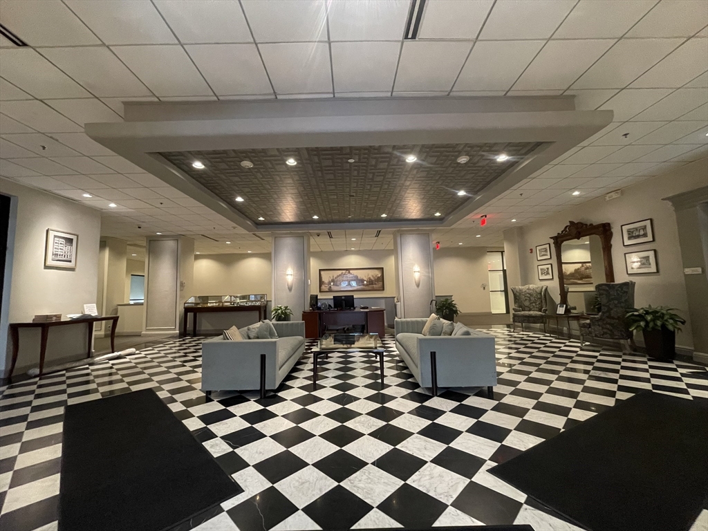 160 Commonwealth Avenue L10 & L10A