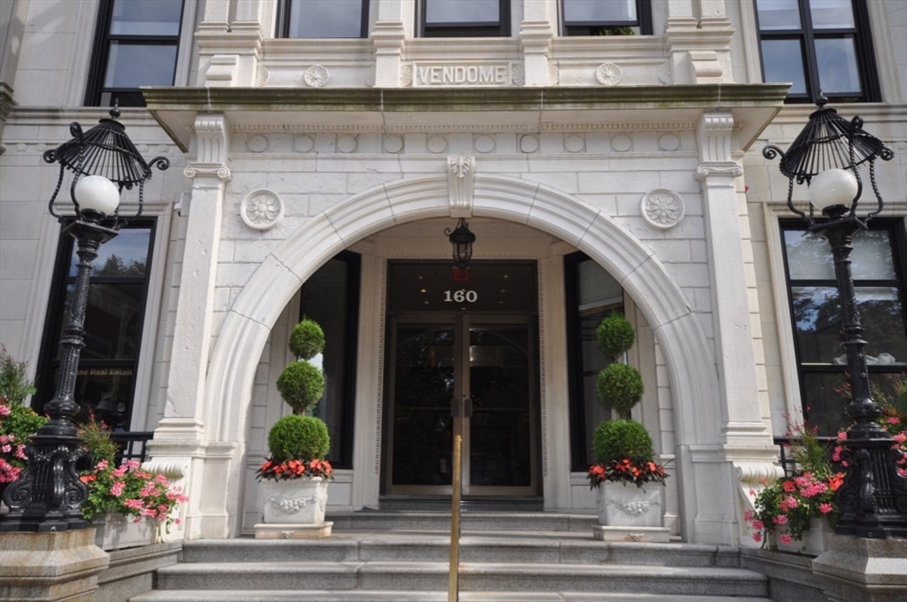 160 Commonwealth Avenue L10 & L10A